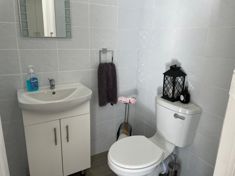 5 Bedroom Property for Sale in West Bank Eastern Cape